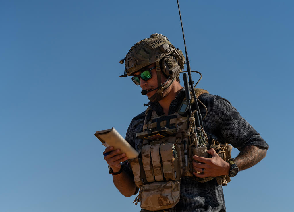 a JTAC listens to several audio sources